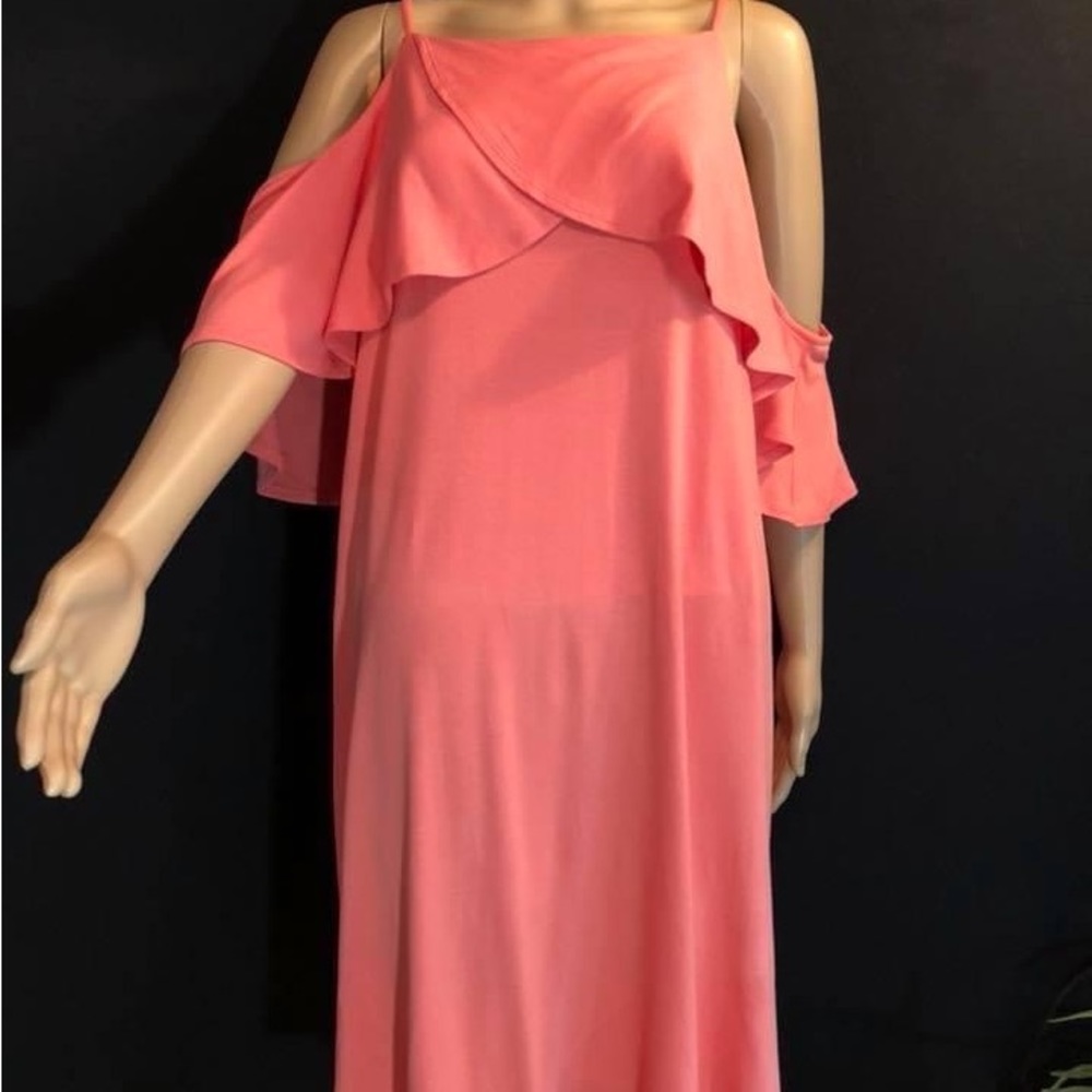 XL Flattering peek-a-boo shoulder dress - Picture 3 of 8